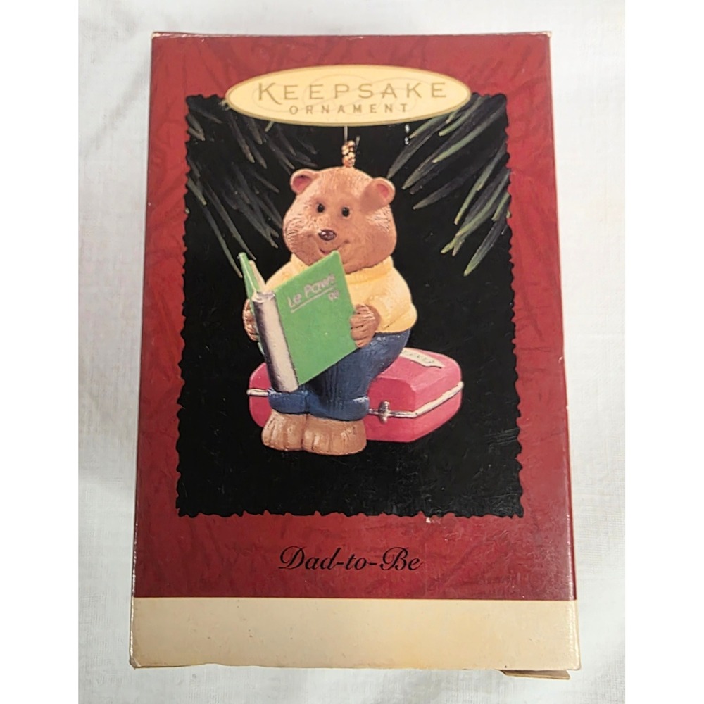 1995 Hallmark Keepsake Ornament Dad-to-Be Bear Reading Book Le Paws 95 with Box